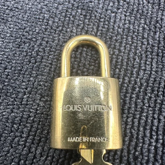 Louis Vuitton GOLD Lock & Key Gold tone Authentic. Number #301 - Picture 5 of 5